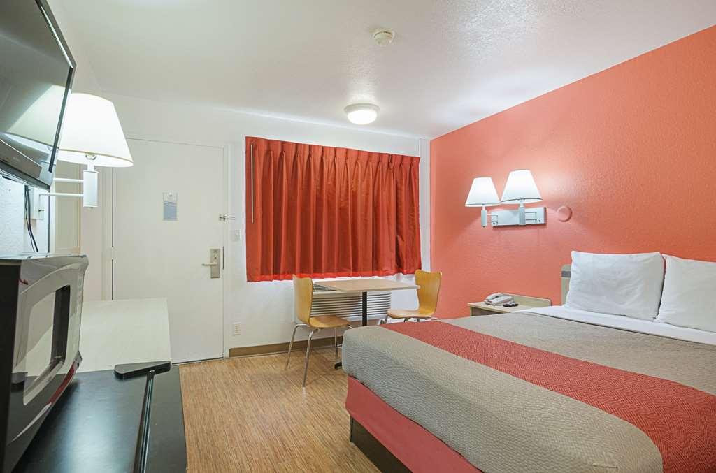 Home 6 Motel Topeka Quarto foto